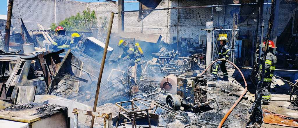 Pérdidas millonarias por un incendio en un galpón municipal de Lavalle