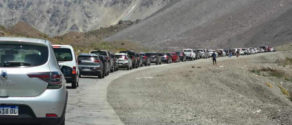 Demoras, caída de sistema y nevadas para cruzar a Chile