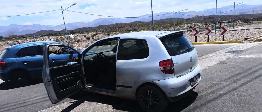 Bajó a comprar a un kiosco en Godoy Cruz y le robaron el auto