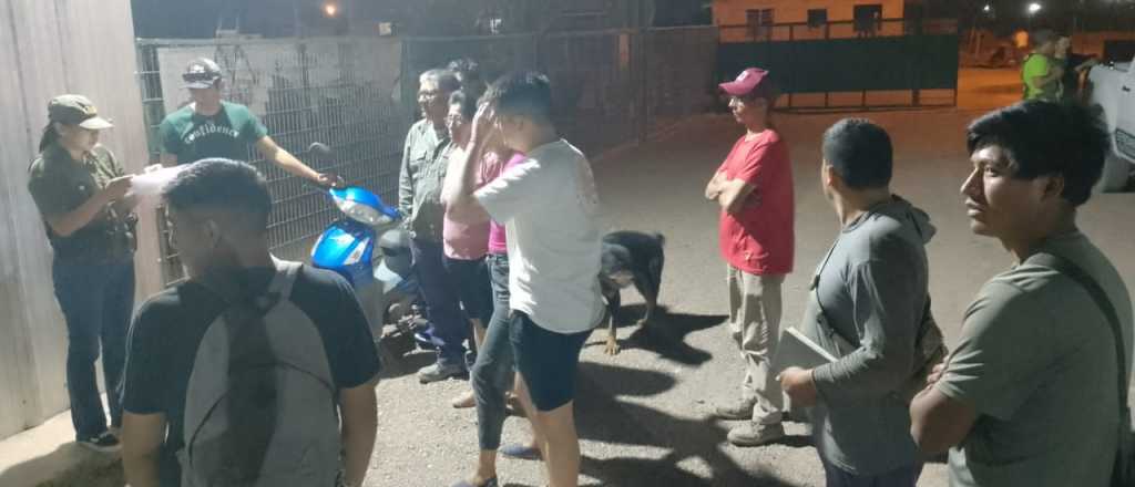 Rescataron a 39 personas de una finca de Lavalle por posible trata laboral