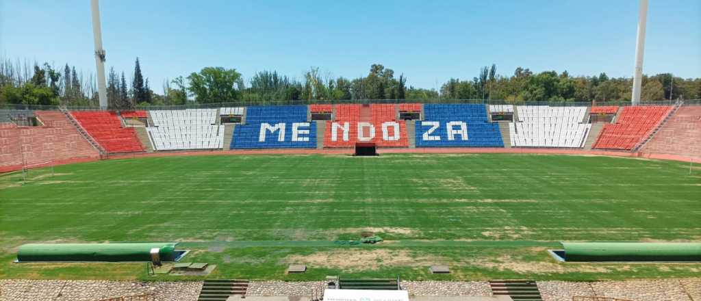 Por qué el césped del Malvinas no llegó al primer partido del Tomba