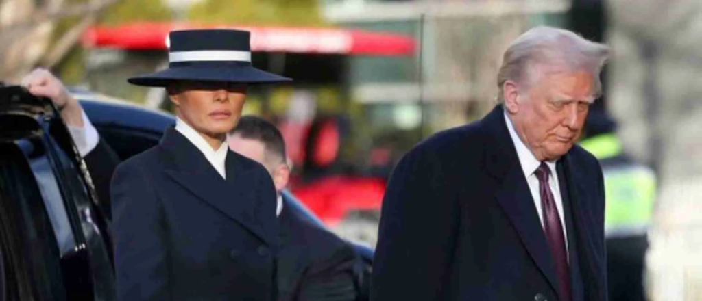 Video: el look "antibeso" de Melania Trump en la asunción presidencial