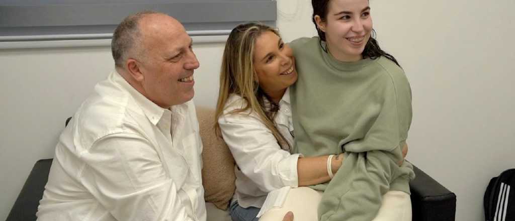 Hamás liberó a siete rehenes en medio de un tumulto de personas armadas