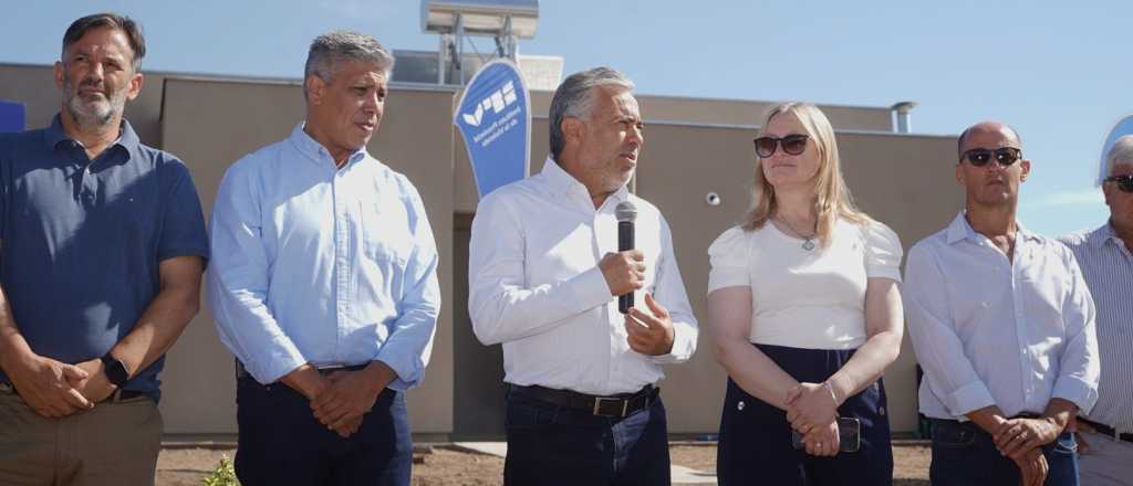 Cornejo anunció que todos los domingos licitará casas