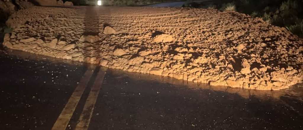 Está cortada la ruta 7 por un alud en alta montaña