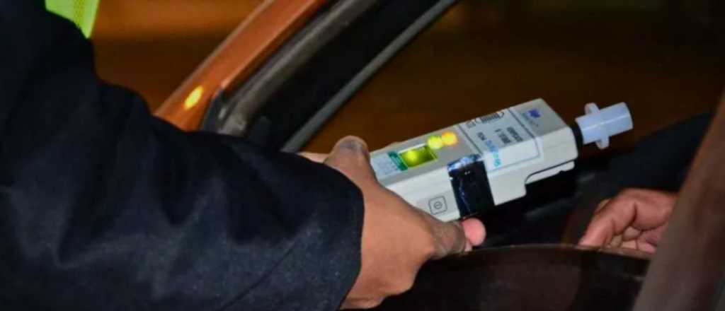 Conductor ebrio chocó de frente con una moto en Las Heras