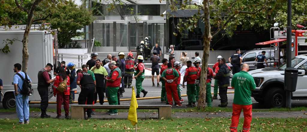 Más de cien evacuados por el incendio en un edificio de Puerto Madero