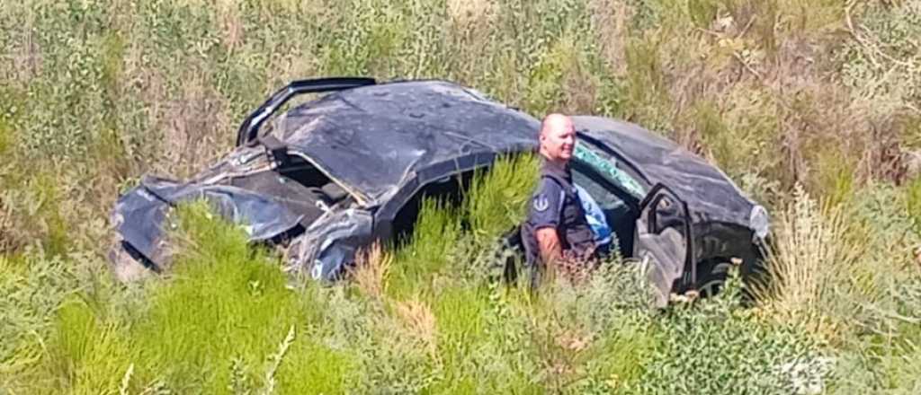 Dos adolescentes robaron un auto, volcaron y fueron detenidos