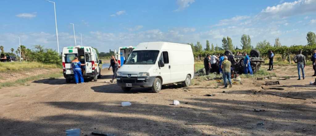 Una familia mendocina volvía de sus vacaciones y volcó: tres muertos