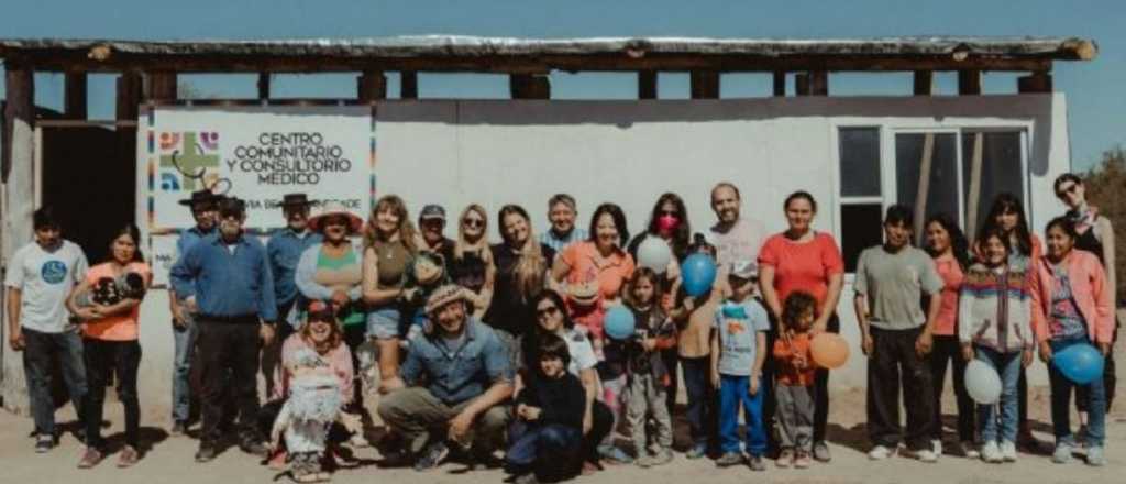 Levantaron un centro de salud en el desierto y buscan terminarlo a pulmón