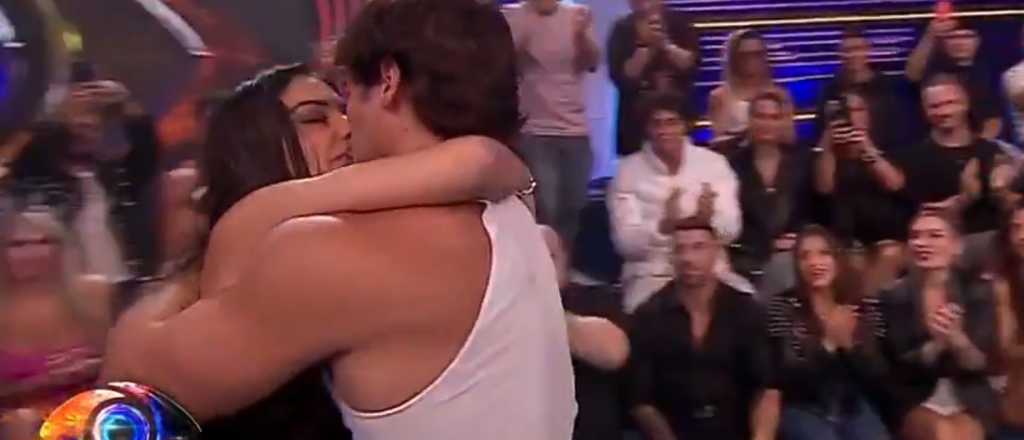 Video: el beso de Gran Hermano que es furor en las redes sociales