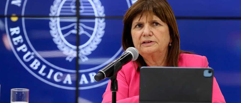 Bullrich prohibió el ingreso a las canchas a 26 barras detenidos en la marcha