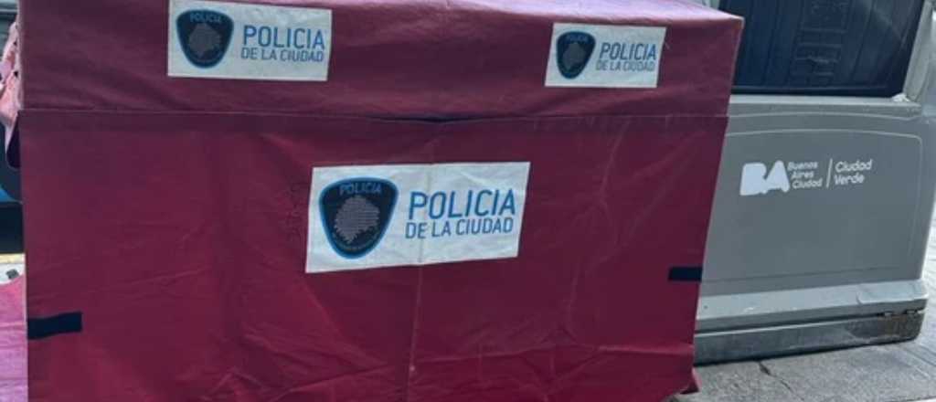 Una mujer arrojó a su bebé en un contenedor de basura