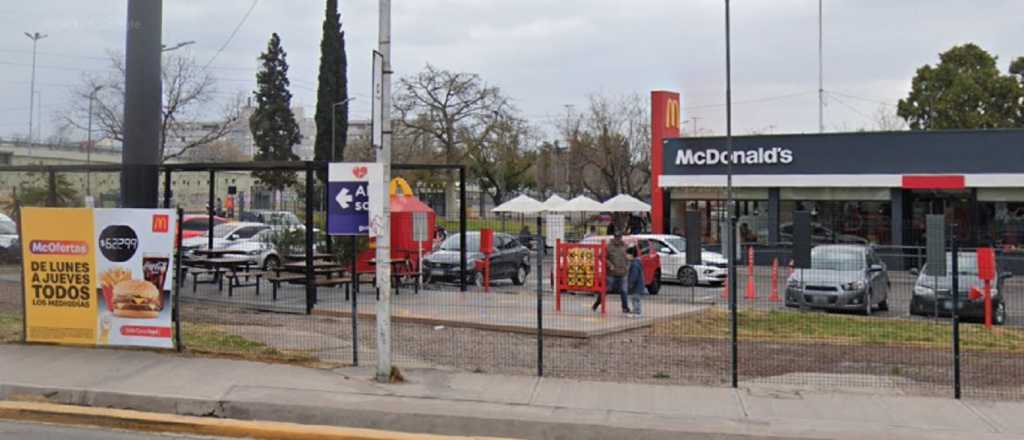 Brutal riña entre mujeres en el McDonald's de la Terminal
