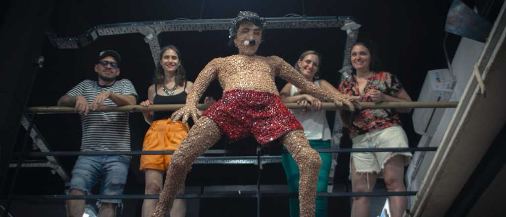 Recrearon el salto de Charly en Mendoza con una escultura de remedios