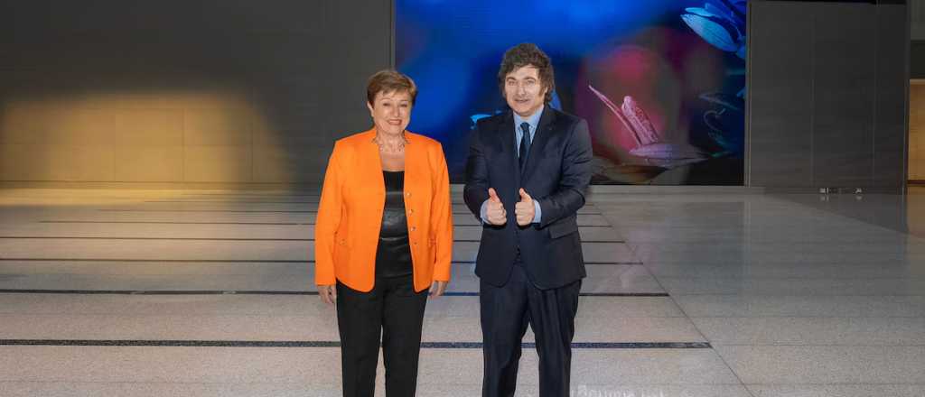 Argentina busca recibir USD 12.000 millones del FMI en un primer tramo