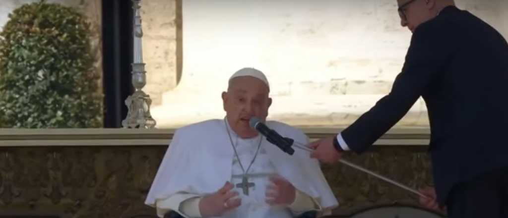 El Papa reapareció por sorpresa ante los fieles en la Plaza San Pedro