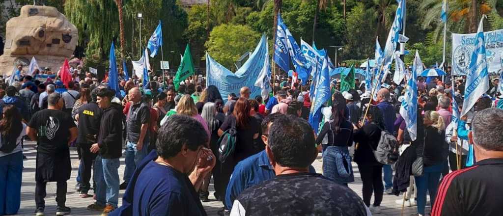 Los jubilados colmaron la Plaza San Martín con sus reclamos