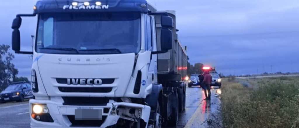 Un camión embistió a un peatón que intentó cruzar la Ruta 40