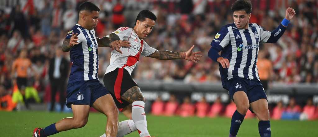 River va por la clasificación en La Plata: hora y TV
