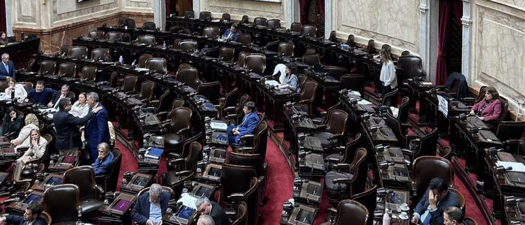 Francos dio el resumen de gestión en una sesión desierta