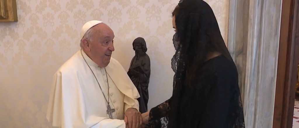 Villarruel y una periodista, agredidas a la salida de una misa por el Papa