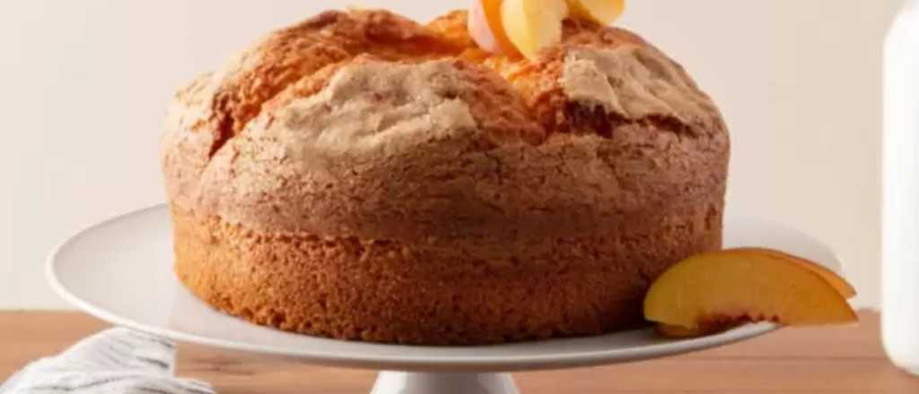 Cómo preparar este budín de durazno sin harina en este otoño