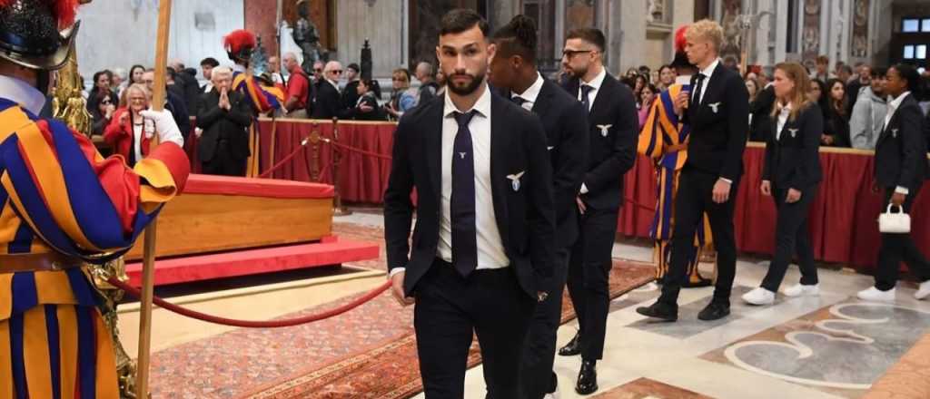 Taty Castellanos y otros 3 jugadores de la Selección despidieron al Papa