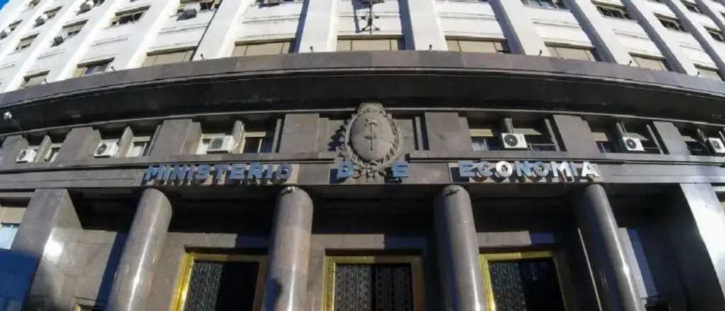 Semana complicada: cuál es la "espalda" del Gobierno para atajar el dólar