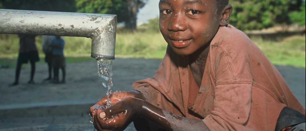 Mirá la reacción de los niños africanos al beber agua pura