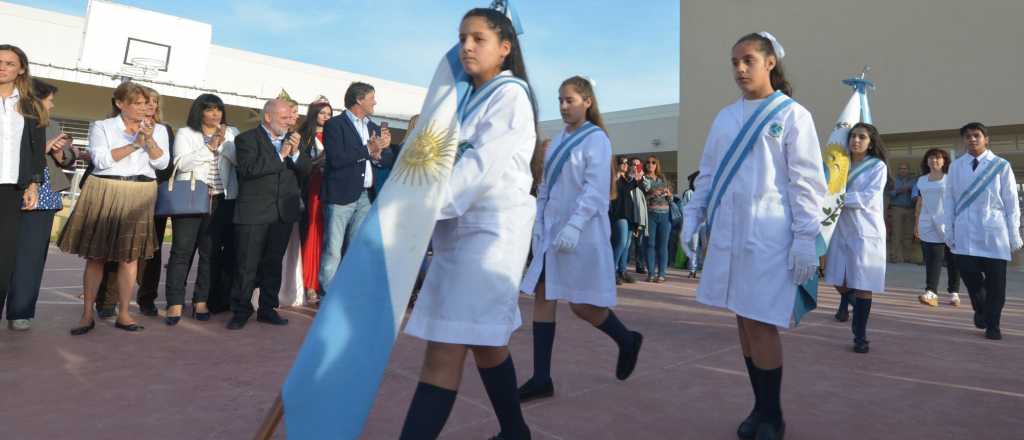 La DGE enviará a los chicos conflictivos a estudiar en casa por Internet