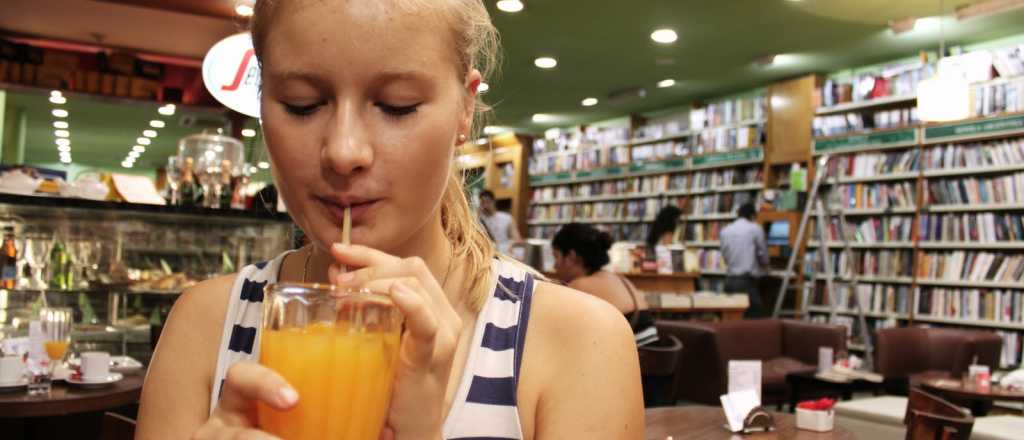 ¿Por qué aconsejan no tomar jugo de naranjas en  el desayuno?