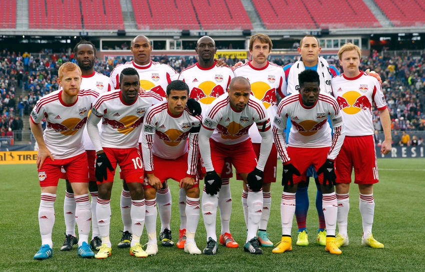 Red new york. Нью-Йорк ред Буллз. Нью-Йорк ред Буллз стадион. NY Red bulls ФК. Команда ред Булл и Нью Йорк.