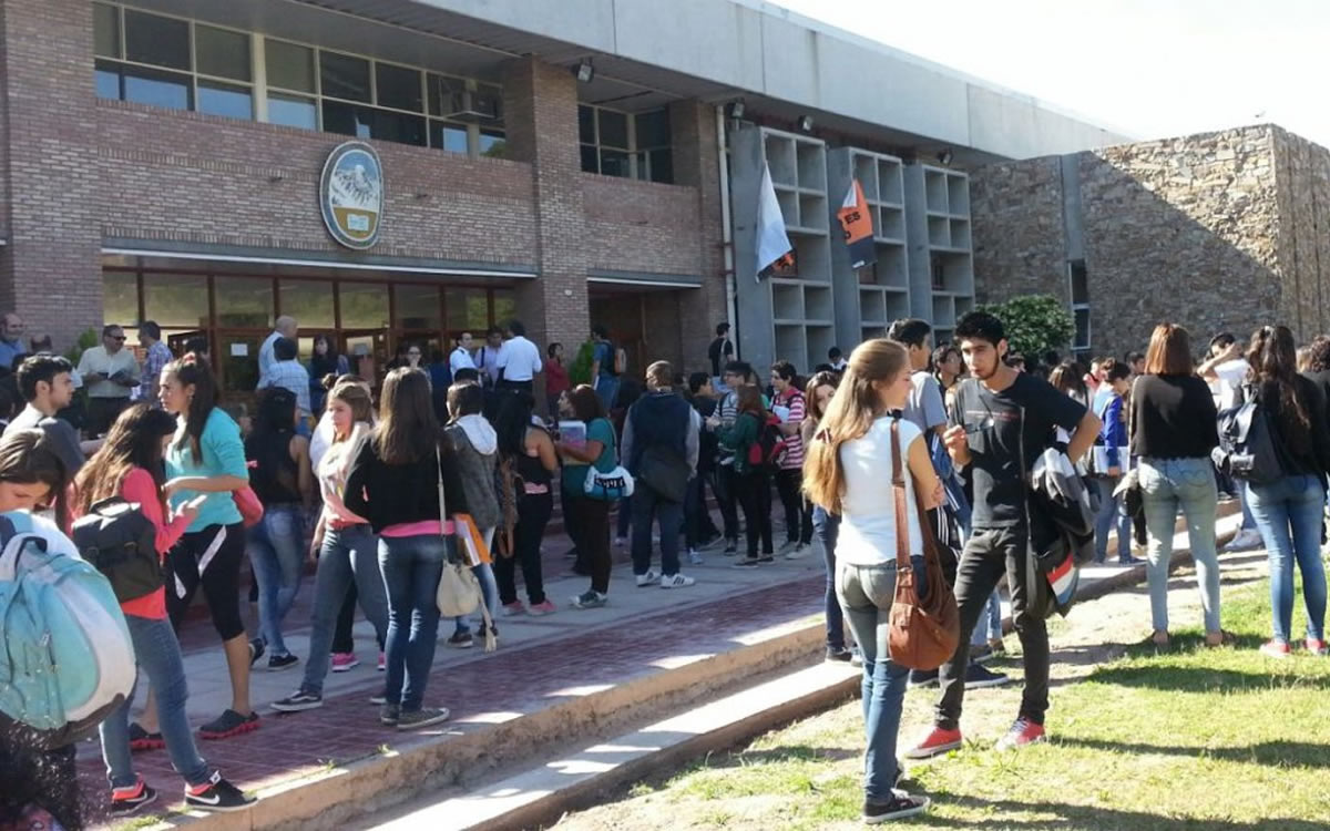 La UNCuyo Otorgará Becas A Docentes Para Formación En El Exterior ...