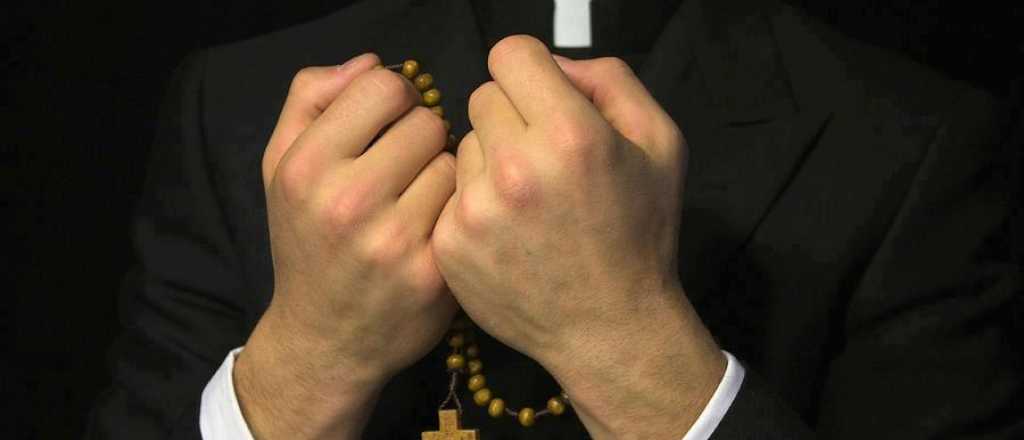 Un sacerdote se emborrachó y abusó de un chico frente a sus compañeros