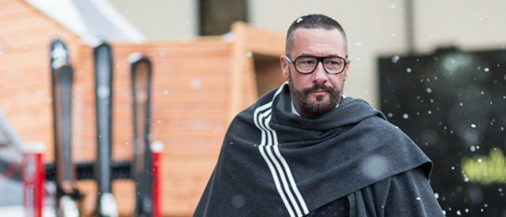 Ponchos, ruanas y bufandones, la nueva moda para hombres