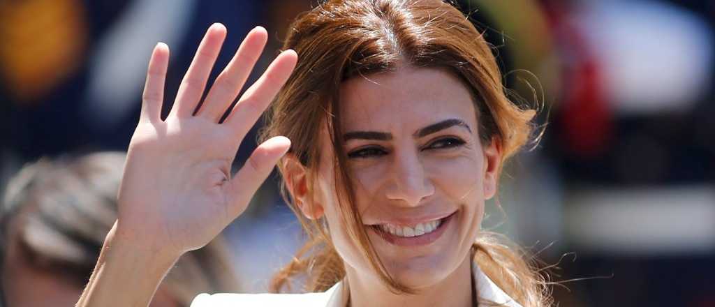 Juliana Awada pide la unión de los argentinos desde una revista de moda