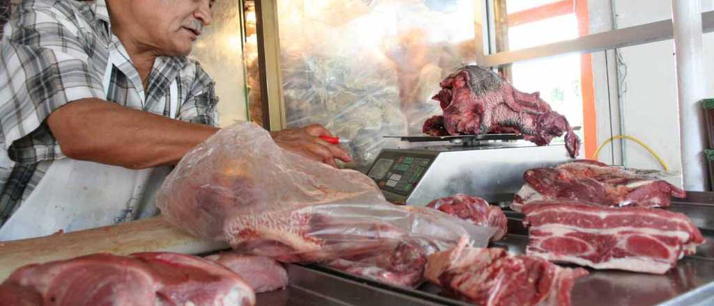 Aseguran que los clientes "se vuelan" el asado a $150 en Mendoza