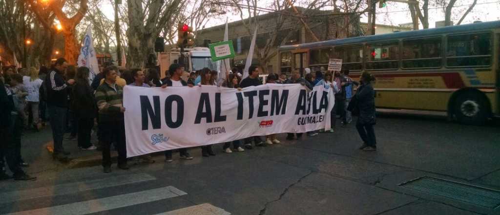 Dos fallos judiciales amparan a Suarez por los descuentos del Ítem Aula