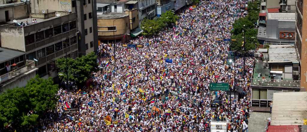 Multitudinaria marcha para exigir el referendo revocatorio en Venezuela